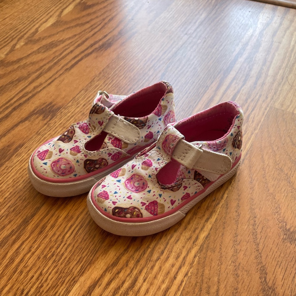 Keds Baby/Little Kids size 4 Daphne donut/cupcake t strap sneakers